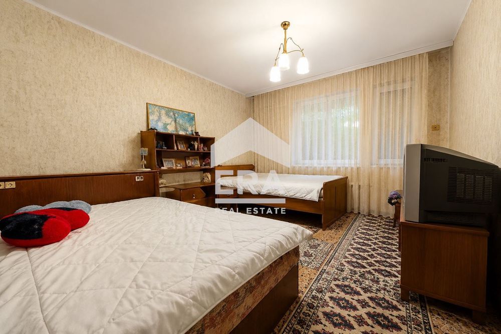 Къща на 3 етажа в гр. Стражица обл. Велико Търново