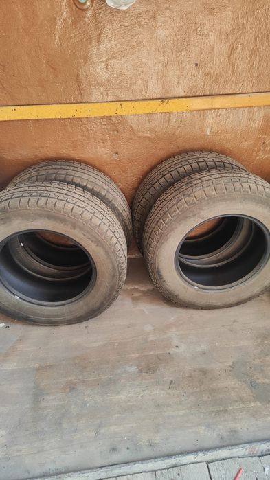 Шины зимние б/у размер 265/65 R17