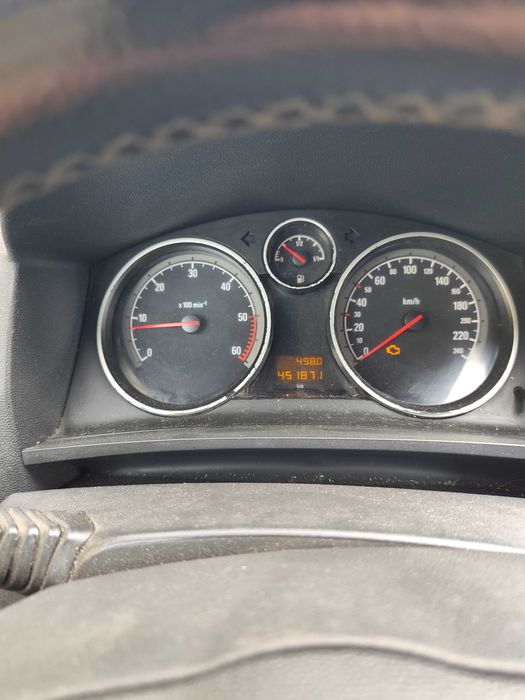 Vând Opel Zafira in stare buna 1.9 Tdci ,Ambreiaj nou, distribuție noua , km ne modificați