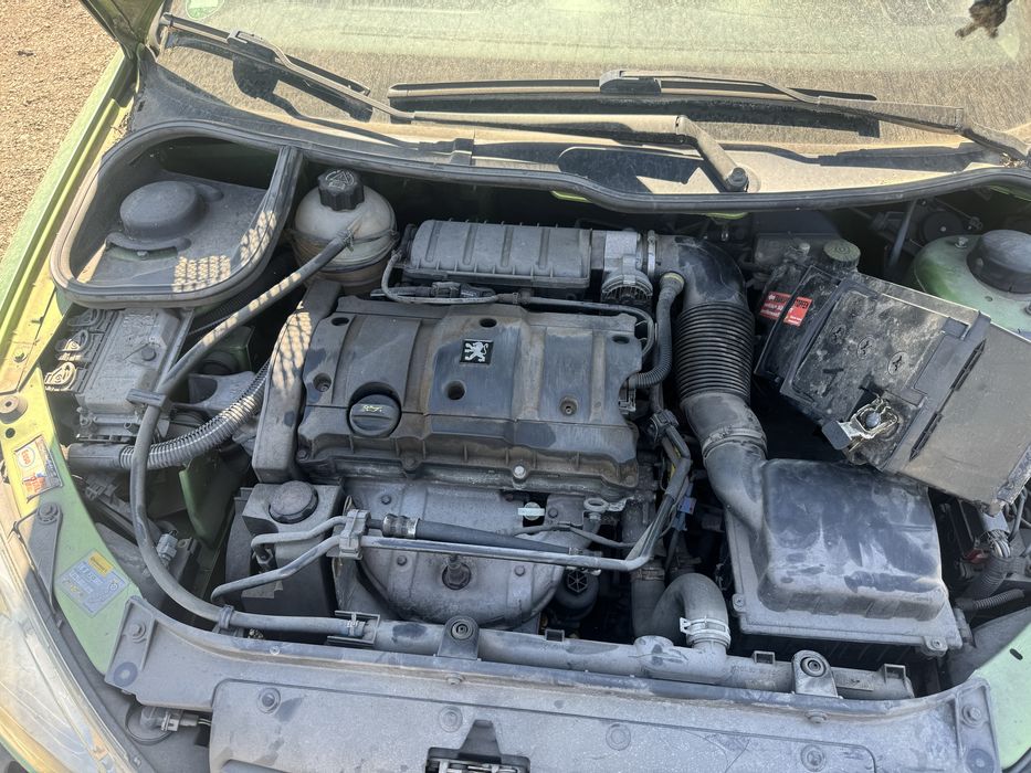 Пежо 206 цц 1.6 бензин само на части