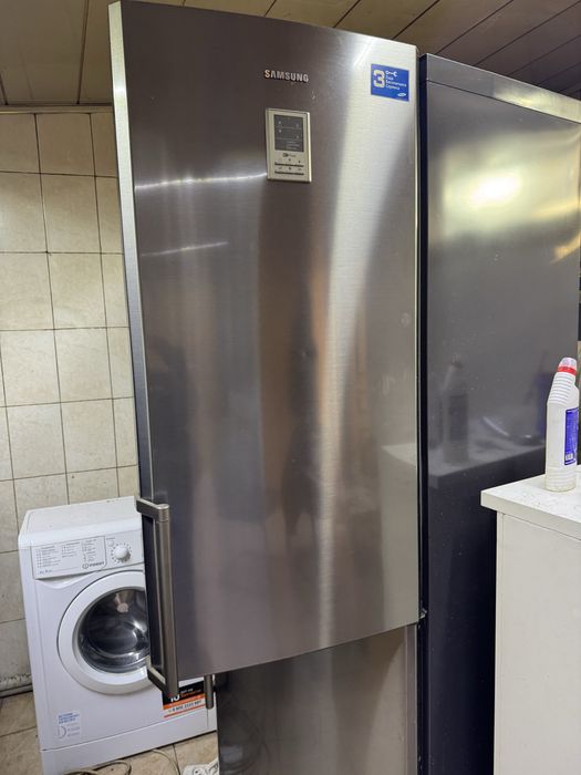Холодильник Samsung