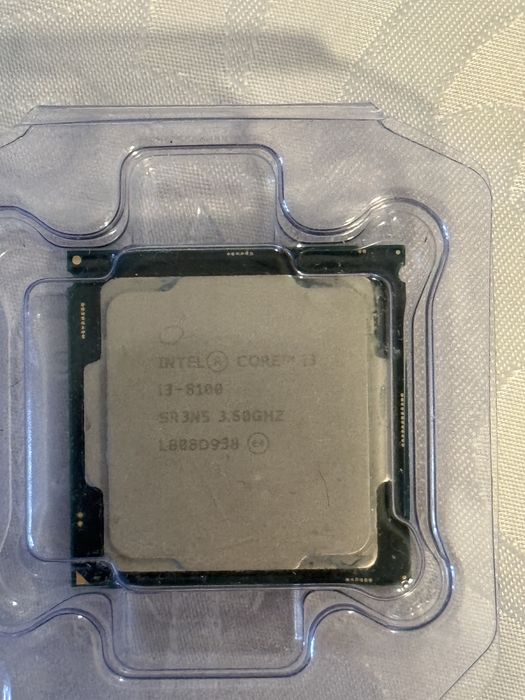 Продам процессор Intel i3-8100
