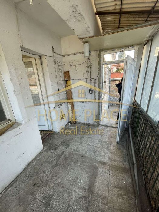 Етаж от къща за ремонт