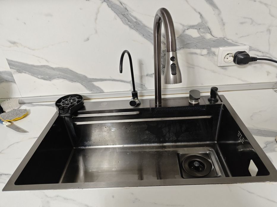 Продам кухонную мойку