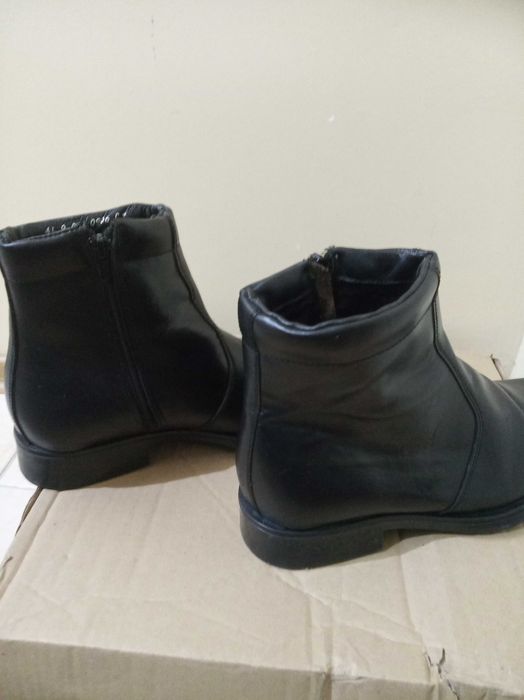 Продавам боти от естествена кожа