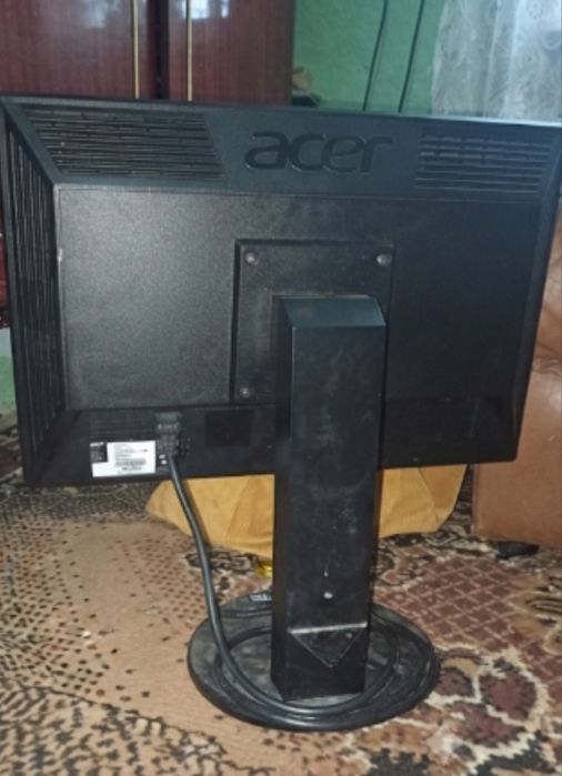 Monitor Acer 19 inch (Model B193W) + Cabluri incluse | Stare perfectă, gata de treabă!