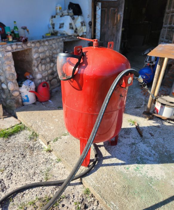 Продавам пясакоструйка 200л.