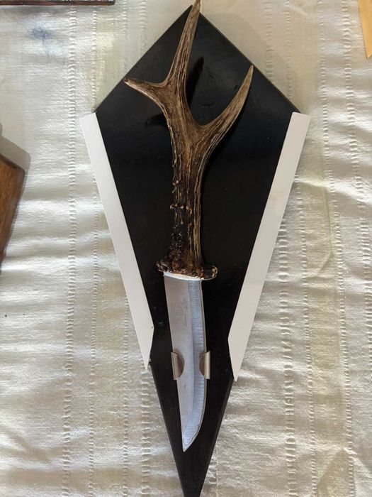 Ръчно изработен нож с дръжка от еленов рог