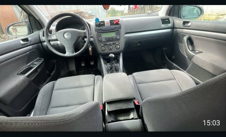 Vând Volkswagen Golf 5 scurt