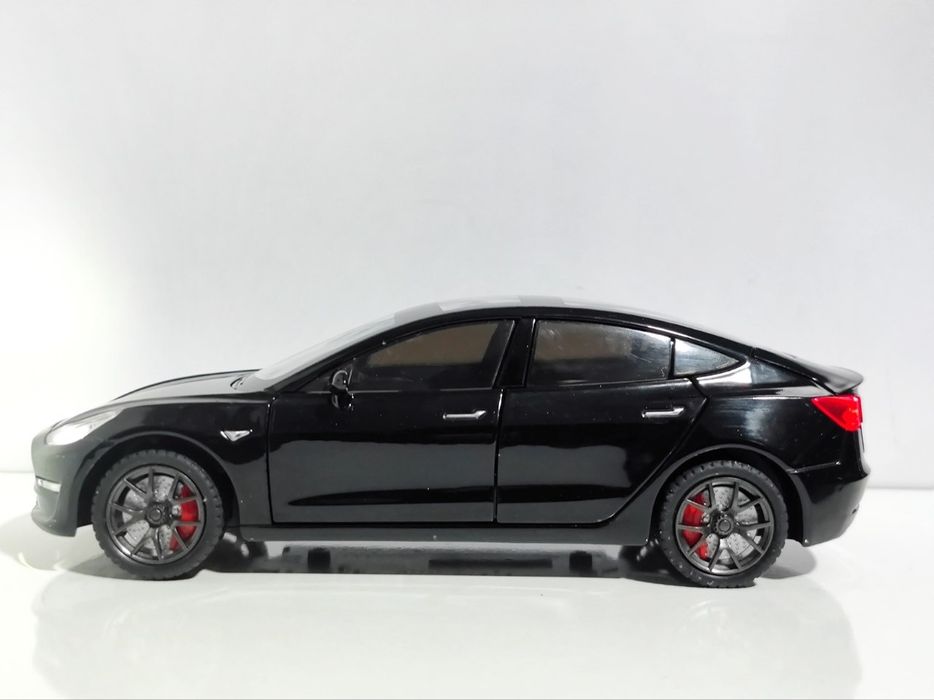 Tesla model 3 металлическая машинка масштабная - Доставка