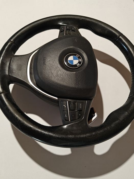 Vând volan BMW  seria 5 F10/F11 padele top stare buna cu airbag