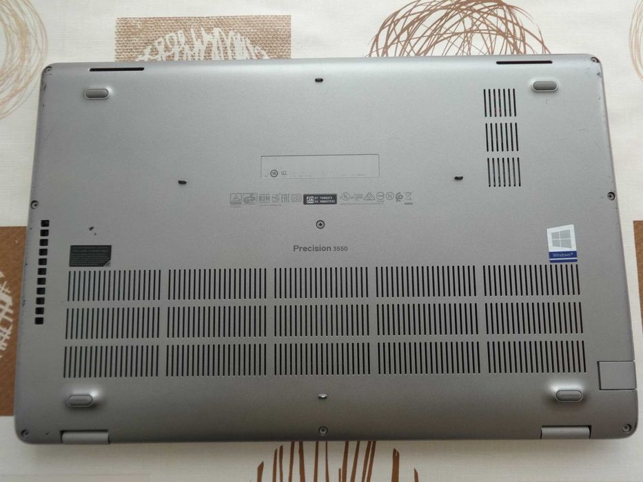 Лаптоп Dell Precision 3550 i7-10510U до 4.9GHz/RAM16GB/Quadro P520 2GB