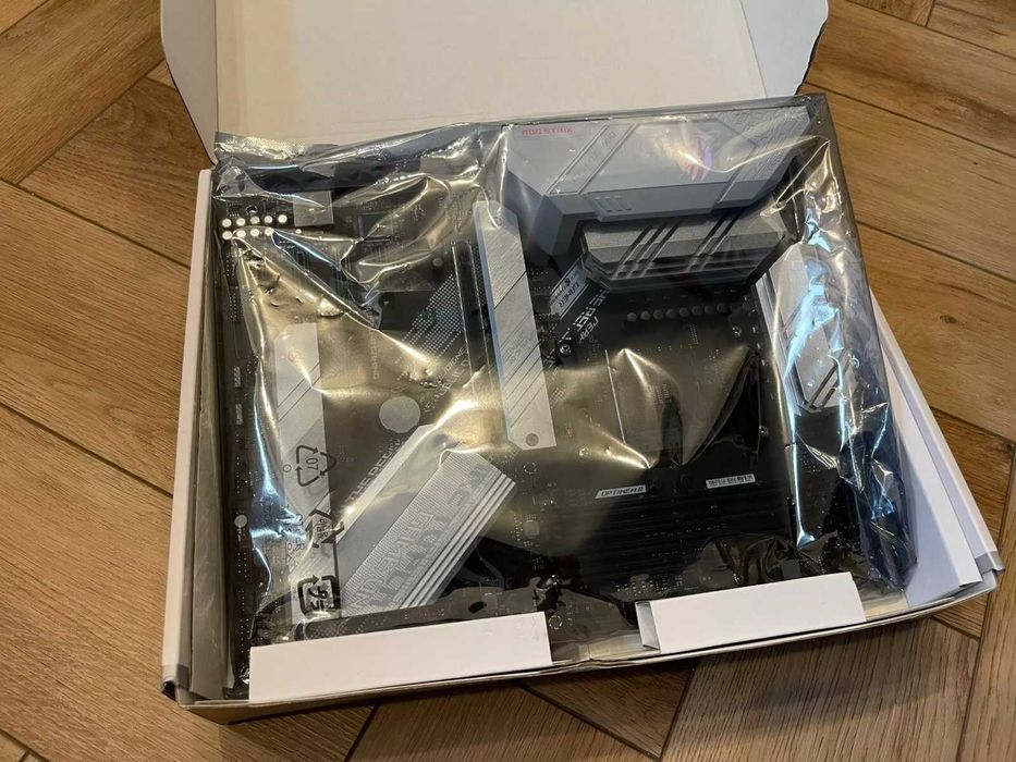 ASUS ROG STRIX B550-A GAMING +Ryzen 5 5600, шестядрен 3.5/4.4GHz АМ4