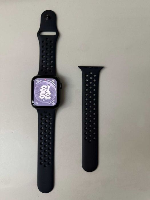 Apple Watch Nike SE GPS, 44mm в Отличном состоянии почти новые