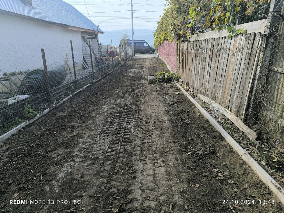 Inchiriez Miniexcavator debarasări moluz pământ negru