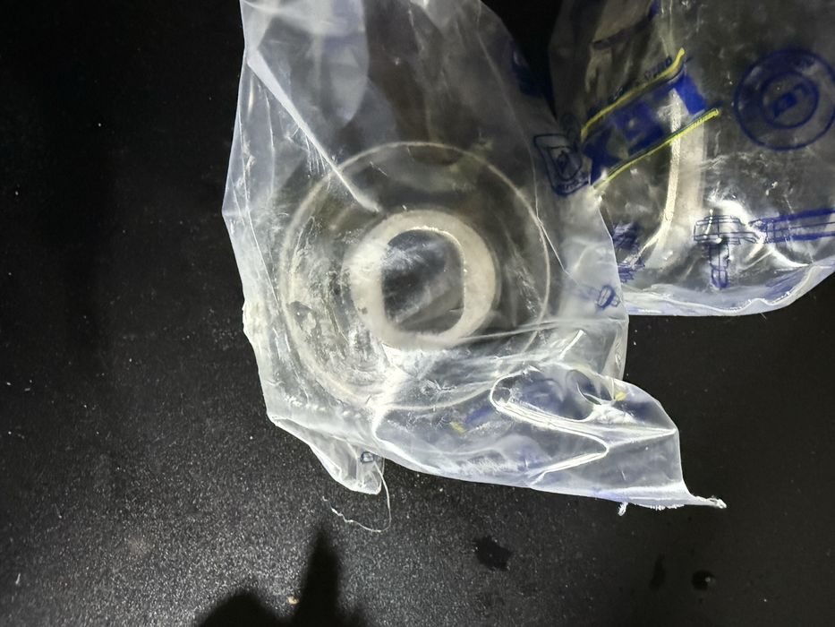 Комплект предни долни носачи ляв-десен за Mercedes C class W203