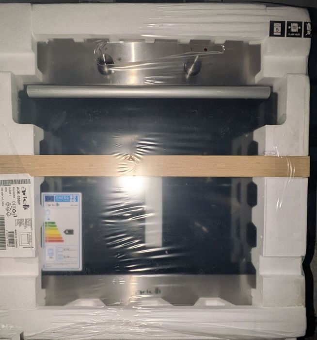 Нова фурна за вграждане, с гаранция, не разпечатана.