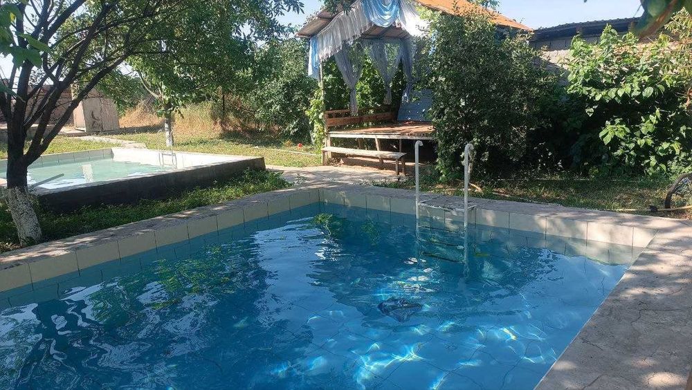 Дом в Газалкенте с бассейном, каналицией.