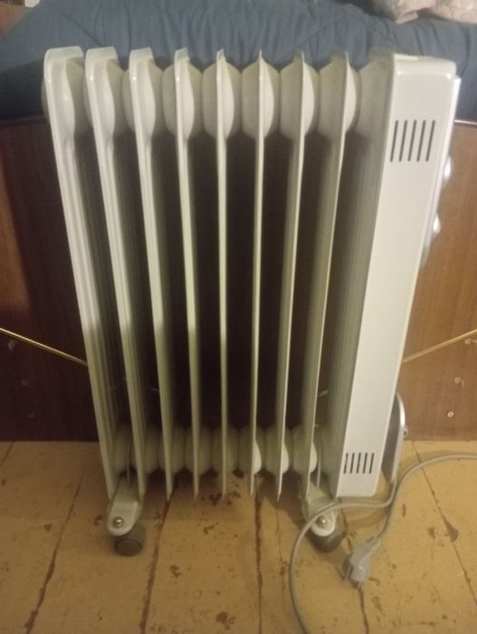 Продам масляный обогреватель Polaris.