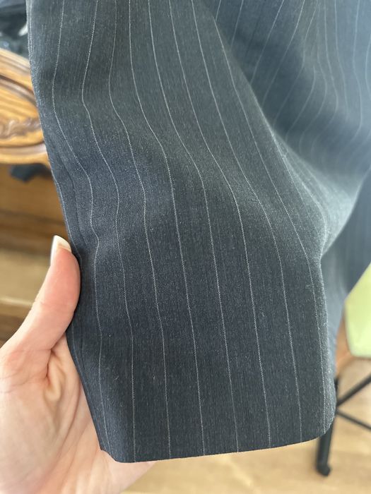 Costum dama cu fusta peste genunchi