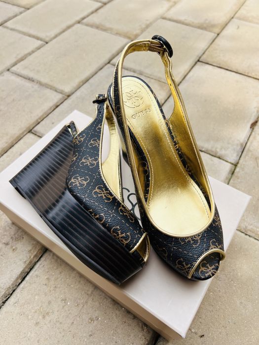 Vand Pantofi/sandale Guess,produs NOU - marimea 36/37
