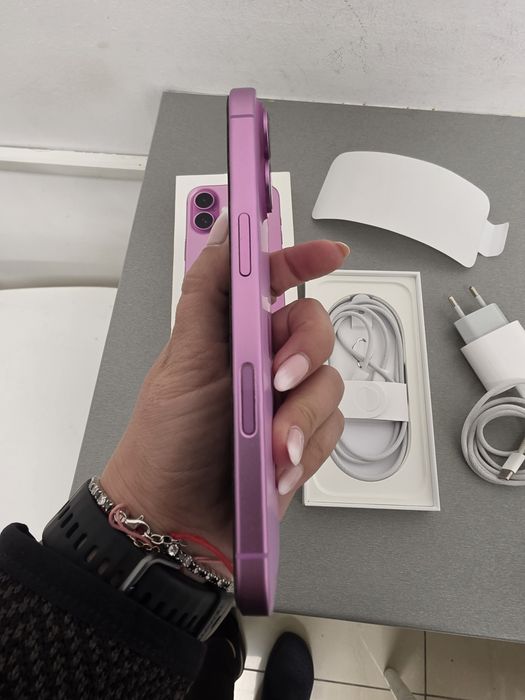 IPhone 16 256GB. + Apple watch  SE3 40mm