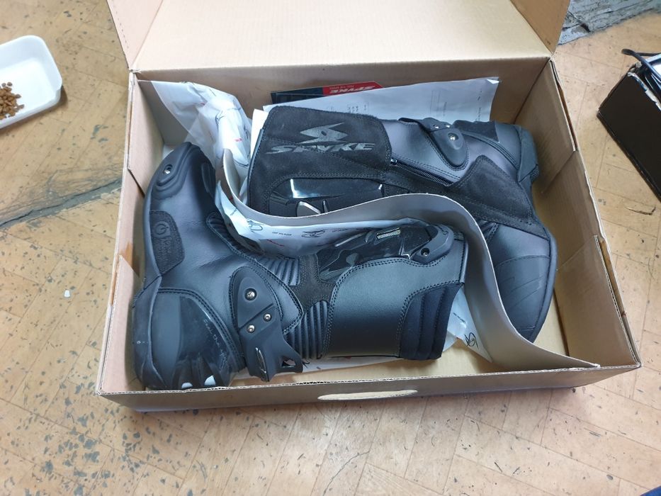 Нови мото бутуши