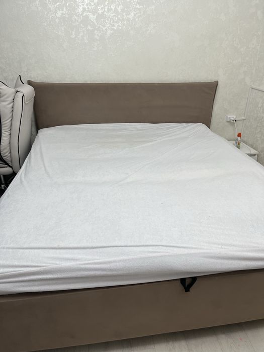 Кровать двуспальная