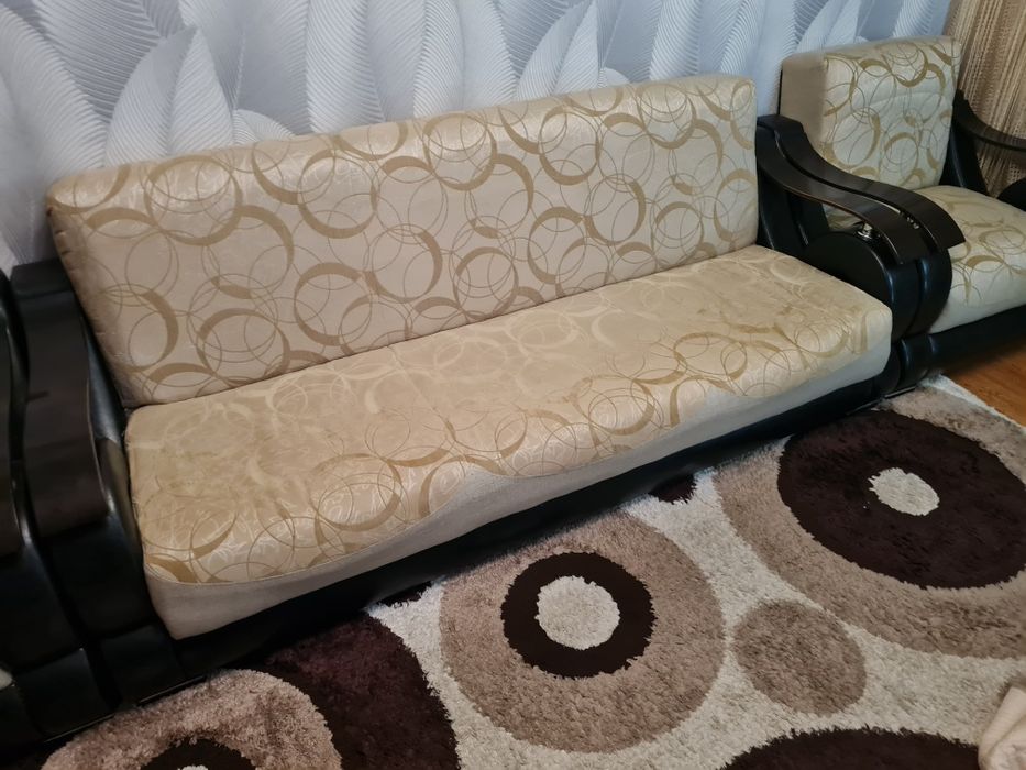 Продается мягкая мебель в хорошем состоянии. Диван и два кресла.