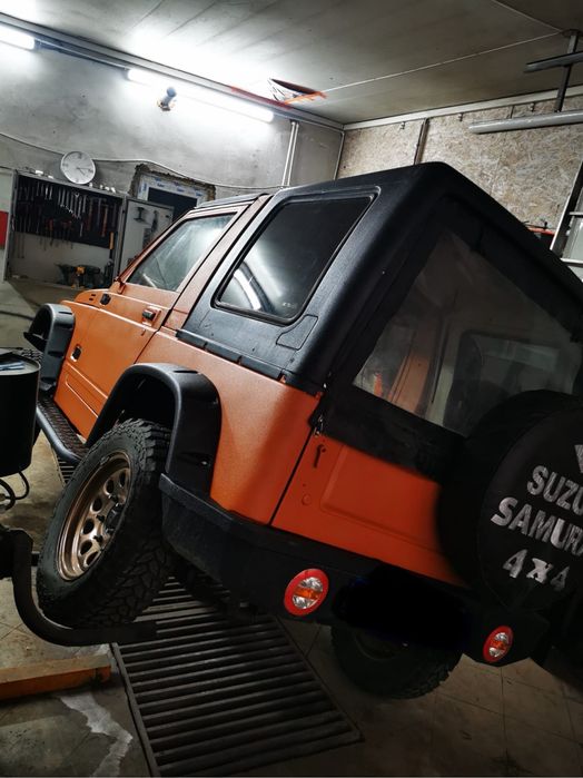 Suzuki samurai offroad