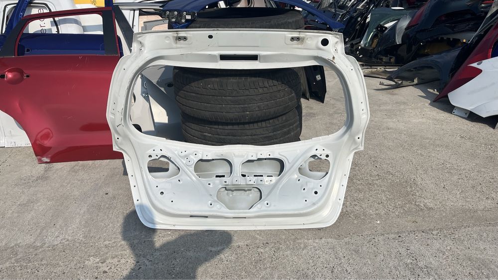 Задна врата/багажник Toyota Yaris Hybrid