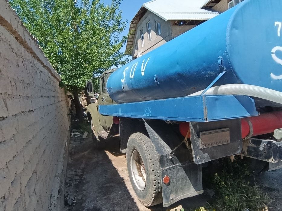 Зил водовоз сотилади