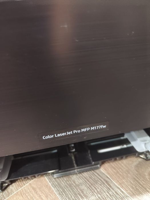 Продам цветной принтер лазерный