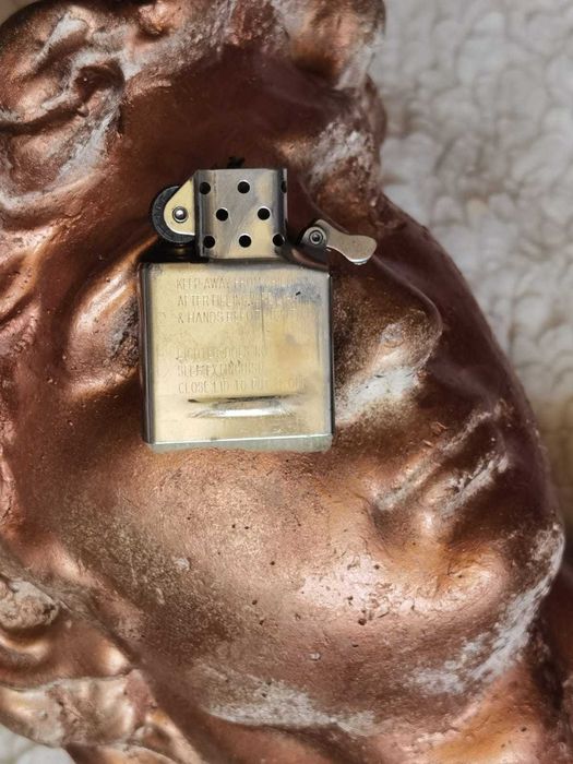 Bricheta anti-vant ZIPPO Harley-Davidson husa piele naturala neagra