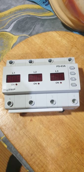 Продам переключать фаз новый