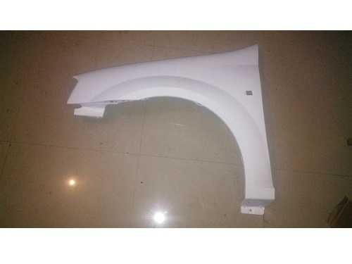 Aripă dreapta față Logan 2004–2013 vopsită alb Artika 011A