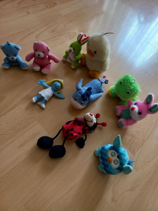 Лот от различни плюшени играчки