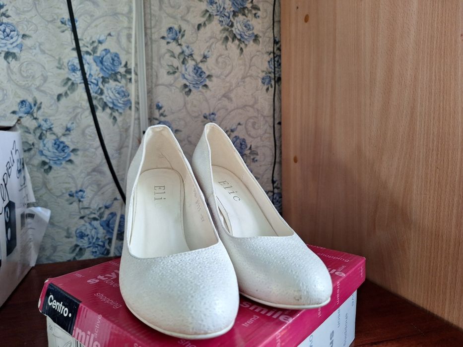 Продам туфли женские