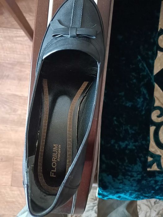 Продам женские туфли