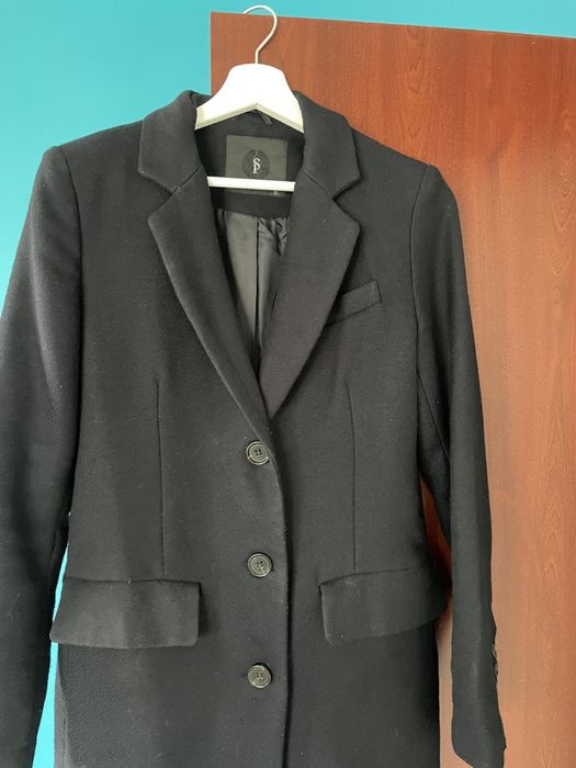 Тъмно синьо палто