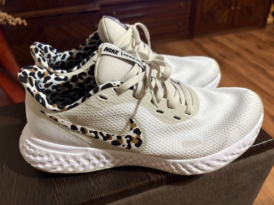 Дамски маратонки -  Nike Revolution