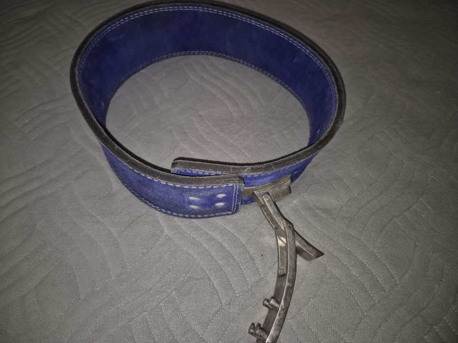 Борцовка, пояс , бинты коленные и кистевые.