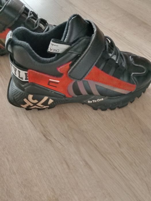 Продам кроссовки на мальчика, размер 29