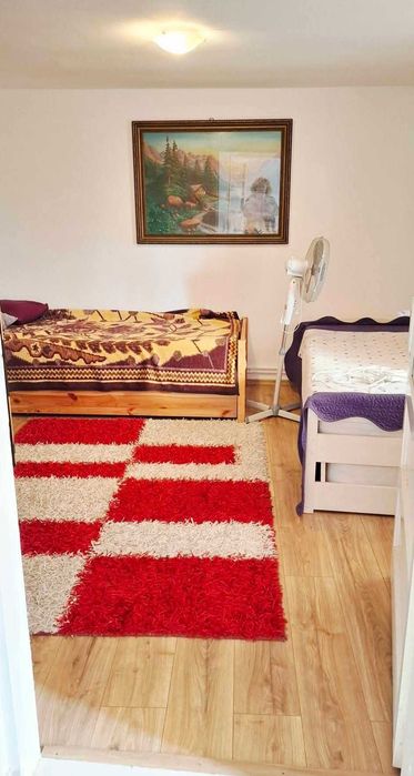 Inchiriez Casuta in curte cu 2 camere