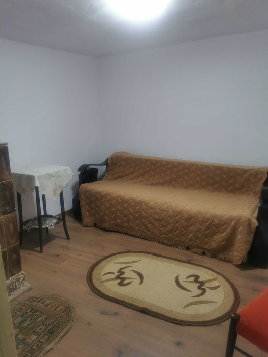 Casa bătrâneasca de vânzare la tara