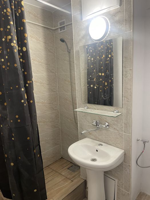 Inchiriez garsoniera ,cart rovine