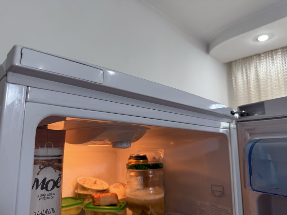 Продам холодильник BEKO с морозильной камерой