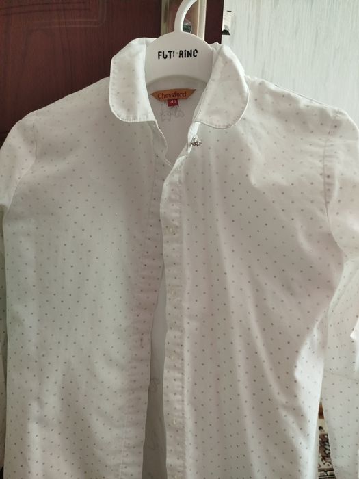 Продам.две блузки.и платье