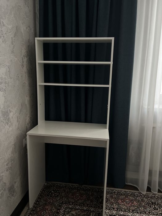 Стол писменный белый