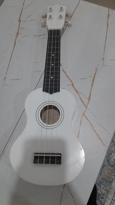 Срочно продам сопрано укулеле